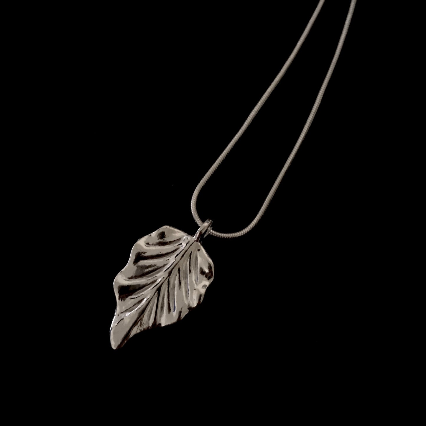 blad-løv-sølv-smykke-halskjede
