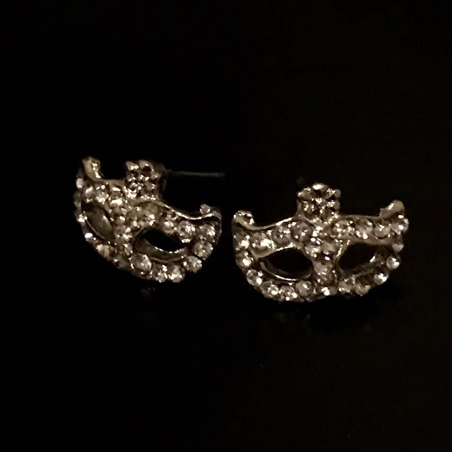 maske-glitter-sølv-øredobber-ørepynt