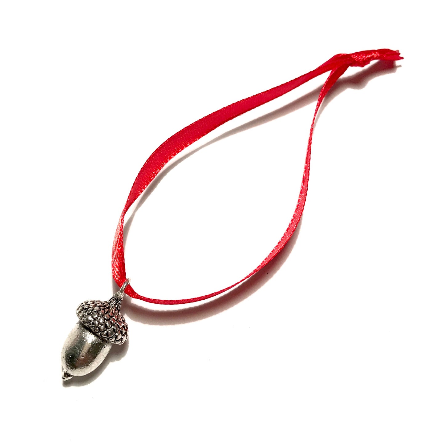 eikenøtt-sølv-rød-juletrepynt