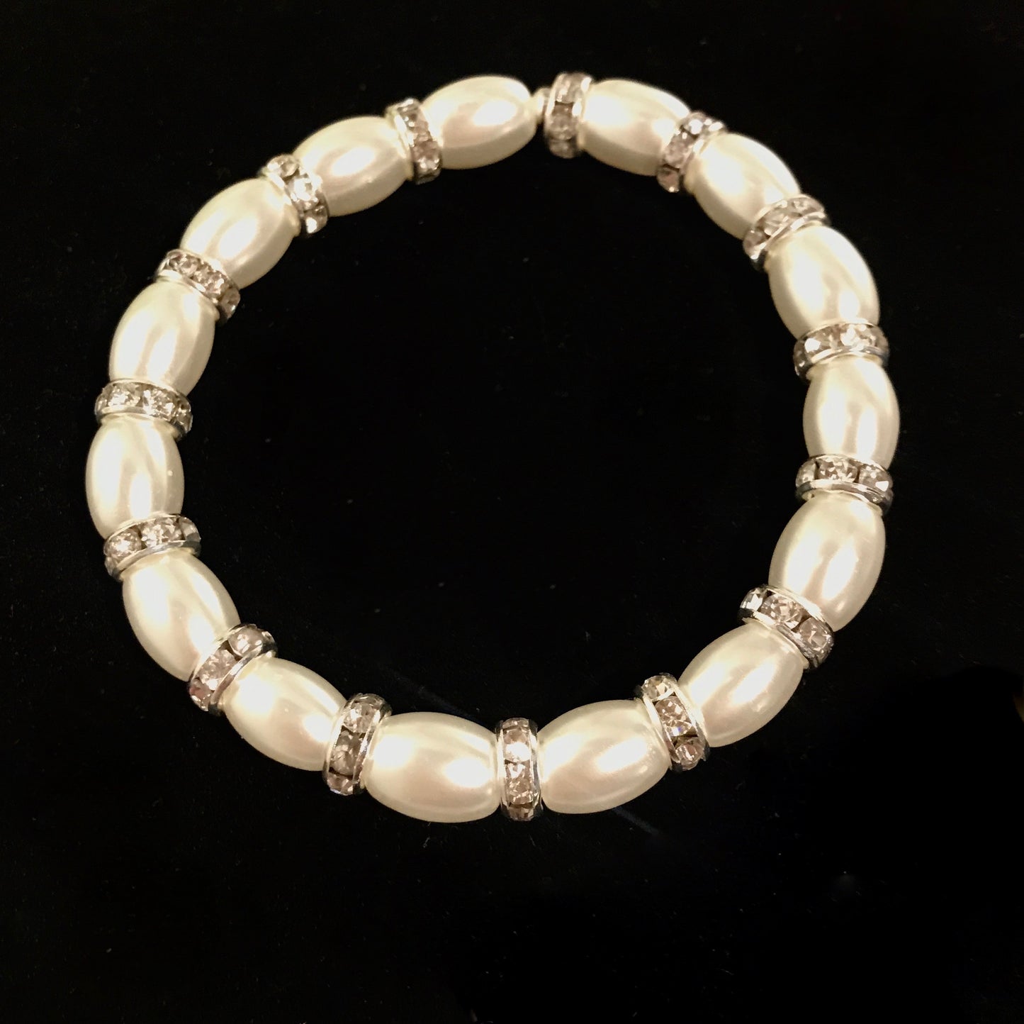 hvit-perle-glitter-armbånd