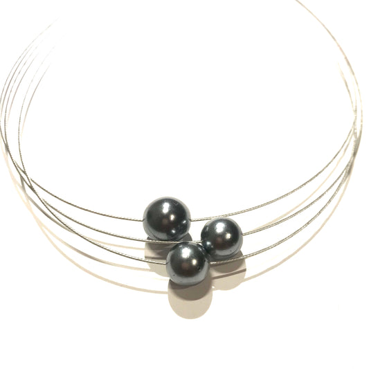 grå-perle-wire-smykke