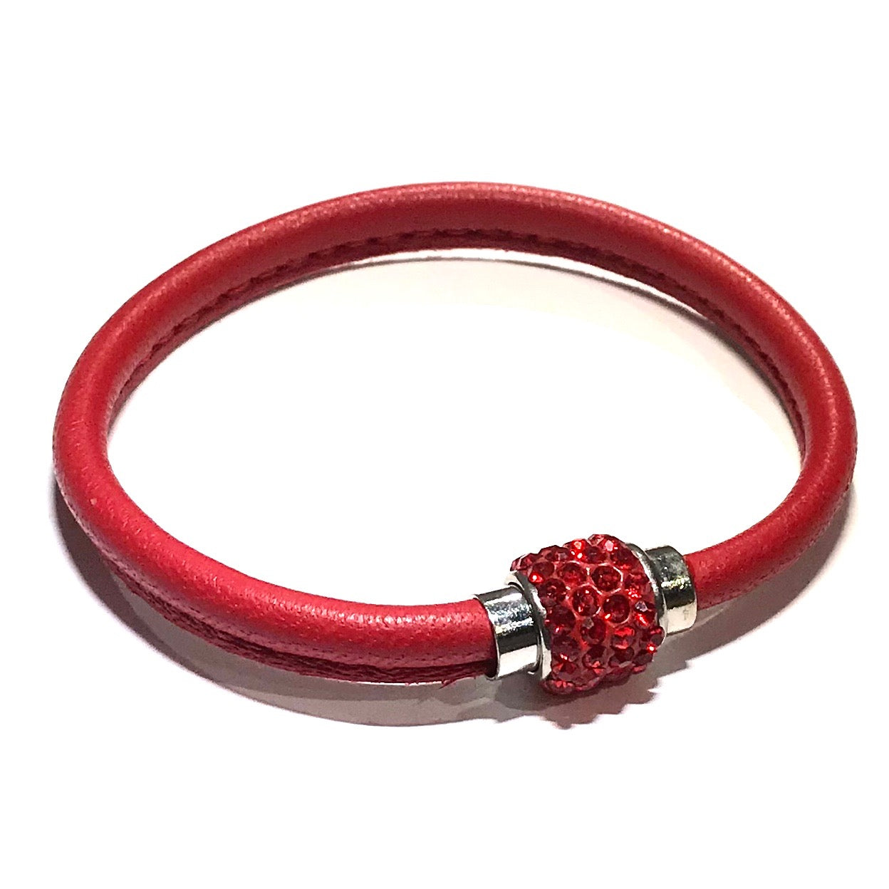 rød-glitter-sølv-lammeskinn-magnet-armbånd