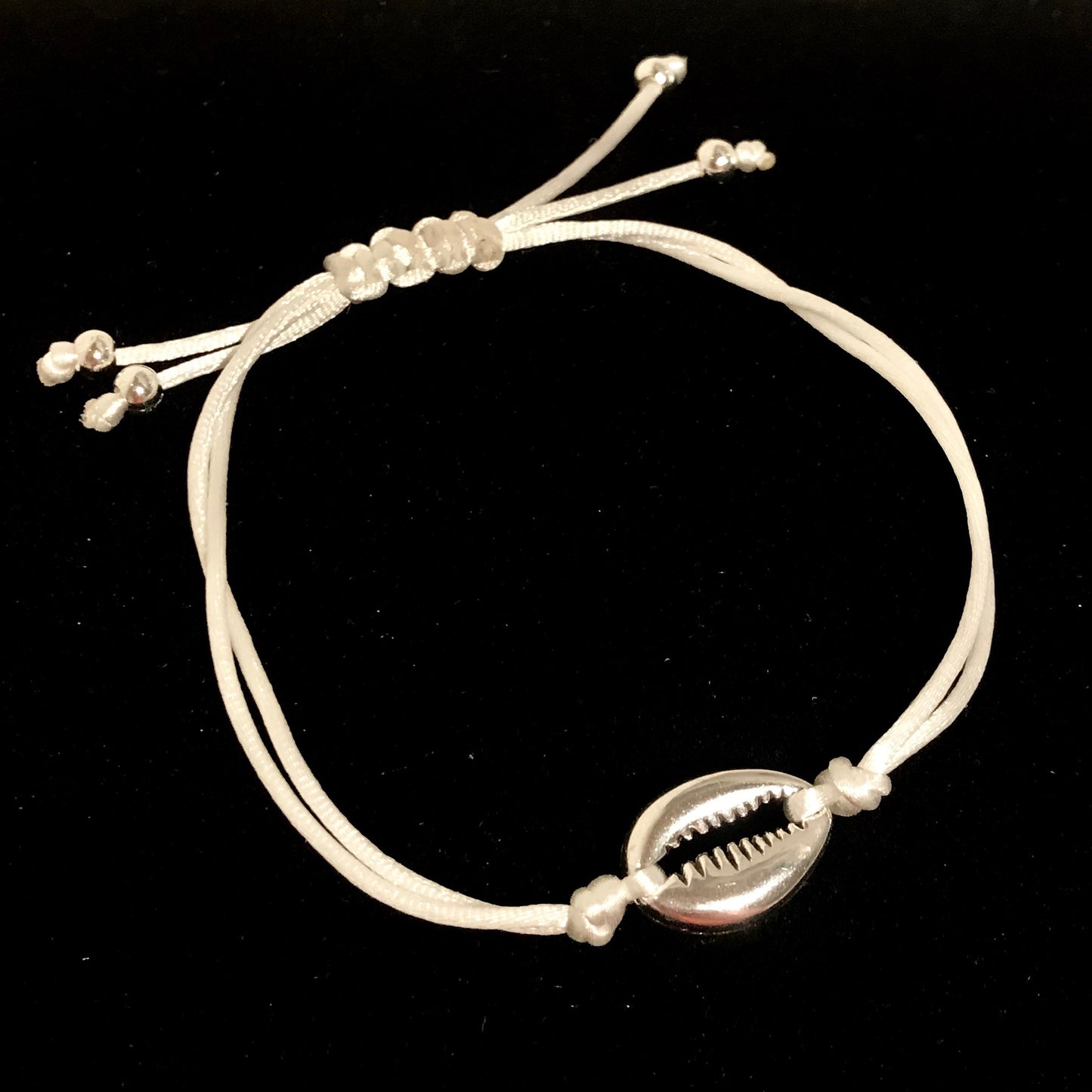 hvit-skjell-sølv-armbånd