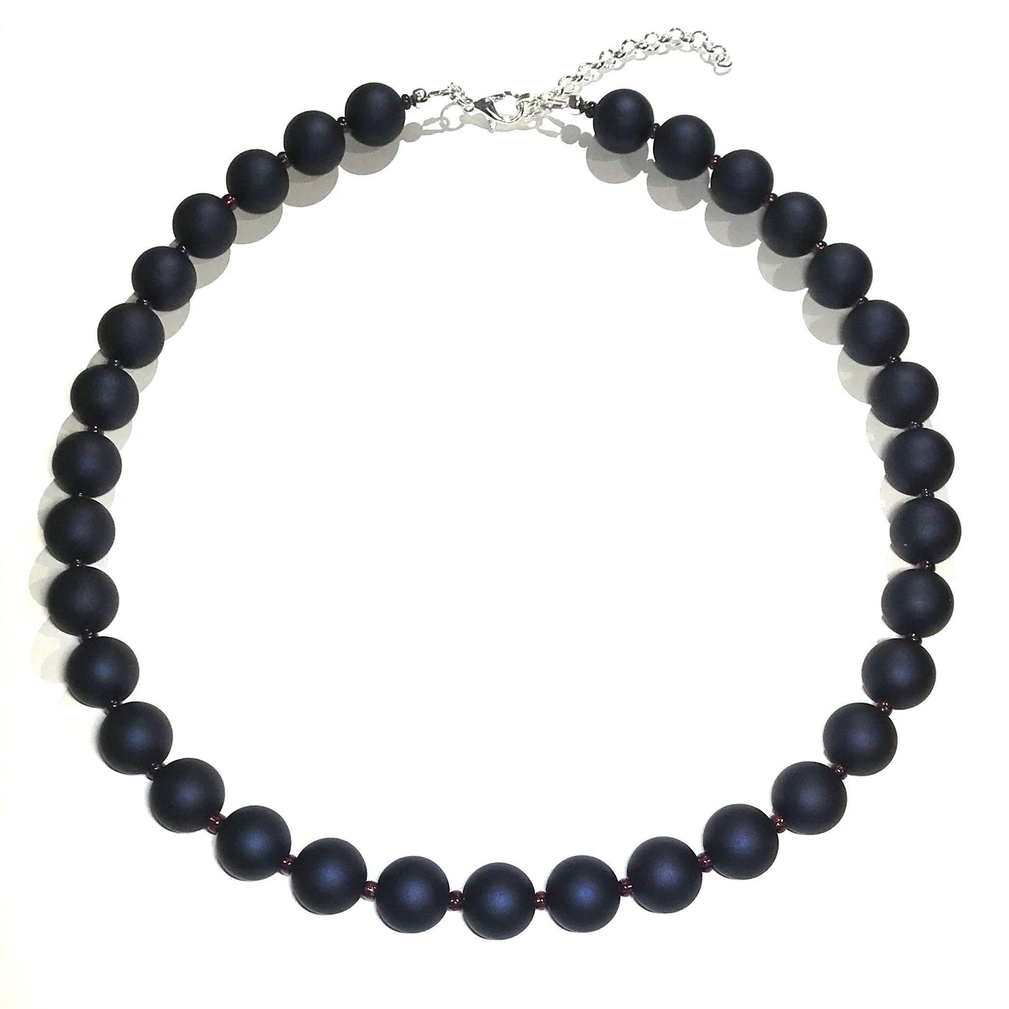 matt-blå-perle-smykke