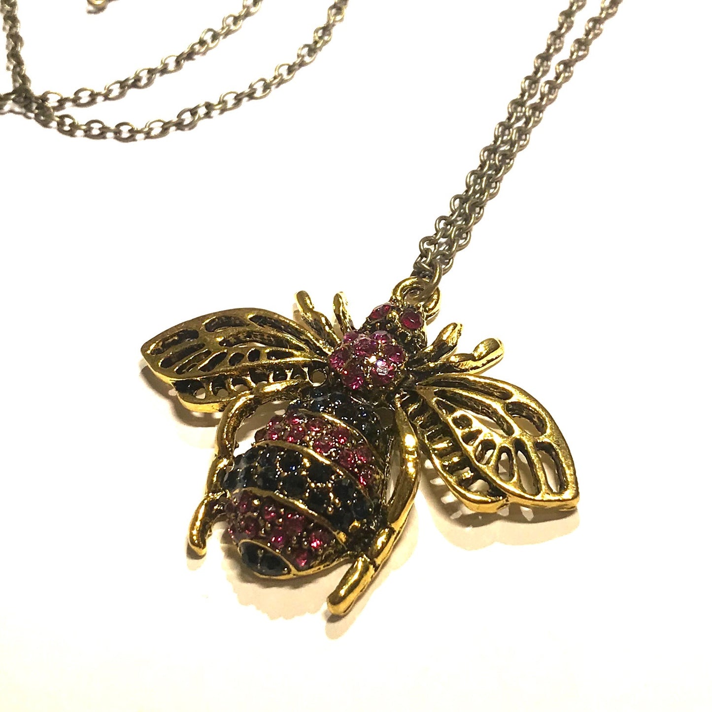 rosa-sort-glitter-bille-insekt-bronse-langt-smykke-halskjede