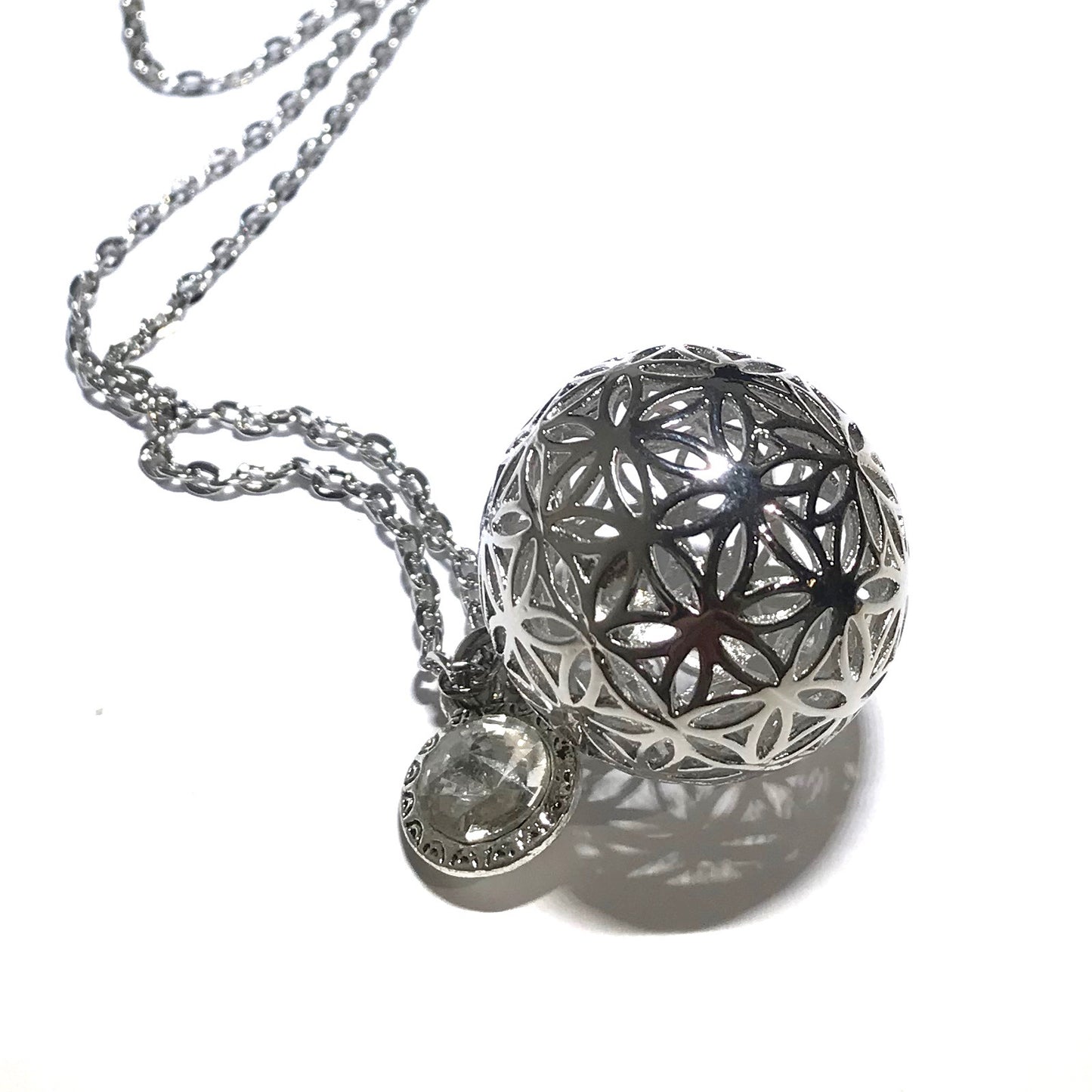 sølv-kule-langt-smykke-halskjede