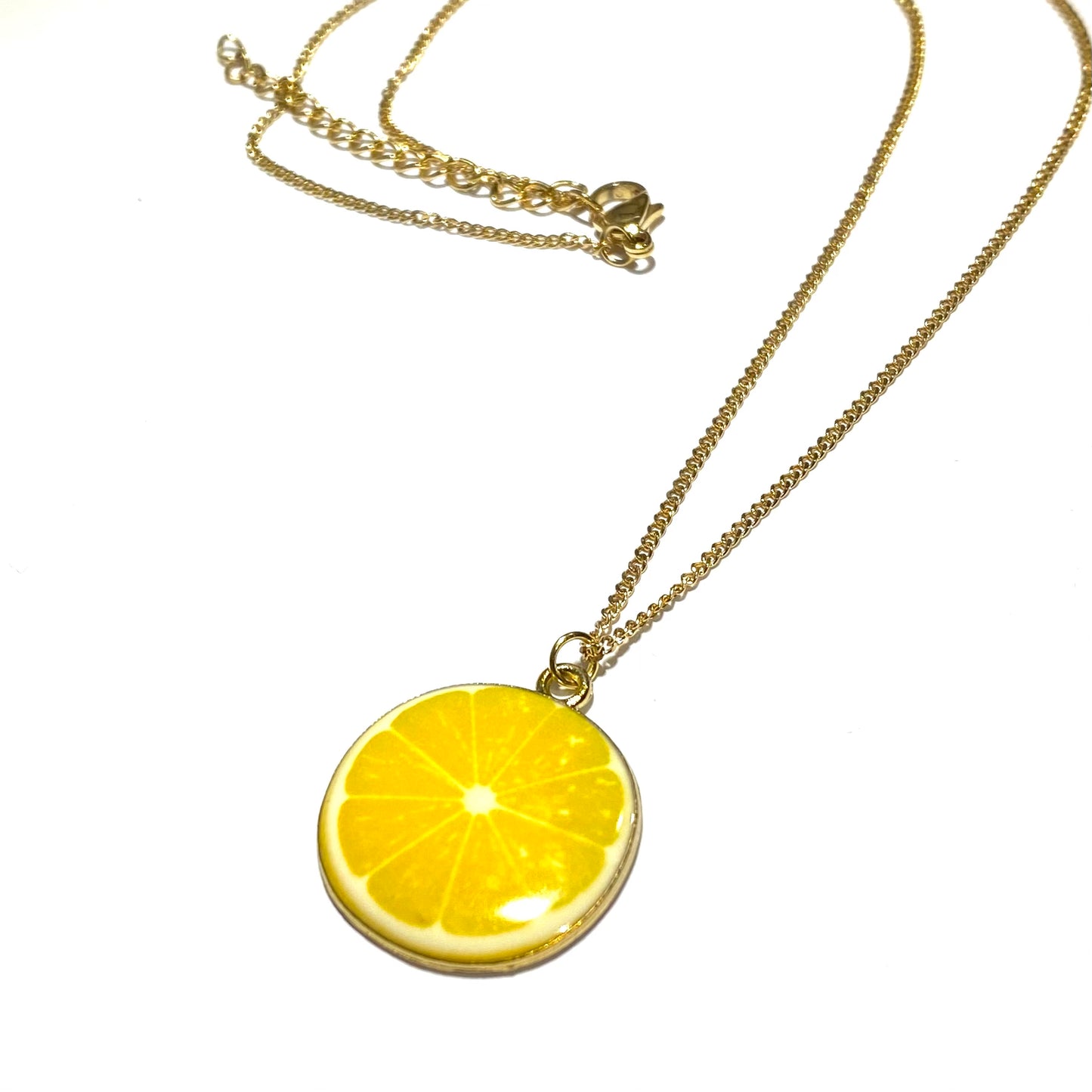 smykke-sitron-frukt-sommer-gull-stål