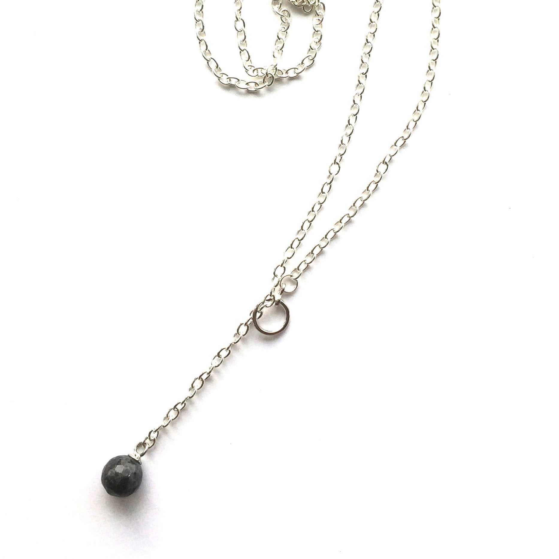 grå-sølv-smykke-halskjede