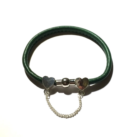 grønn-lammeskinn-sølv-magnet-armbånd