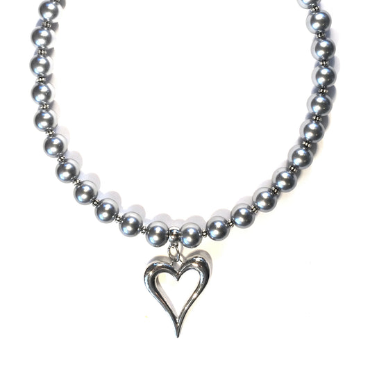 grå-perle-sølv-hjerte-smykke