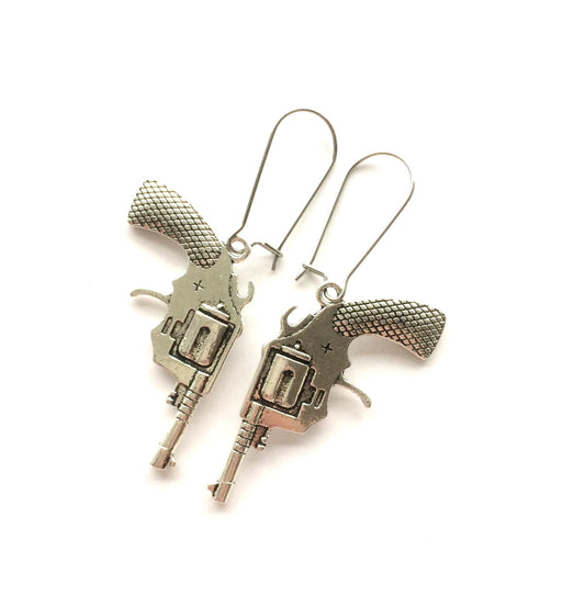 revolver-pistol-sølv-morsom-øreanheng-ørepynt