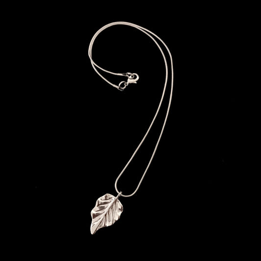 blad-løv-sølv-smykke-halskjede