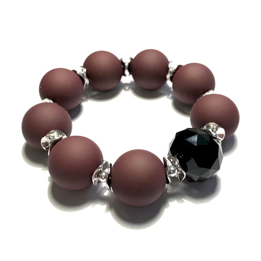 brun-sort-glass-armbånd