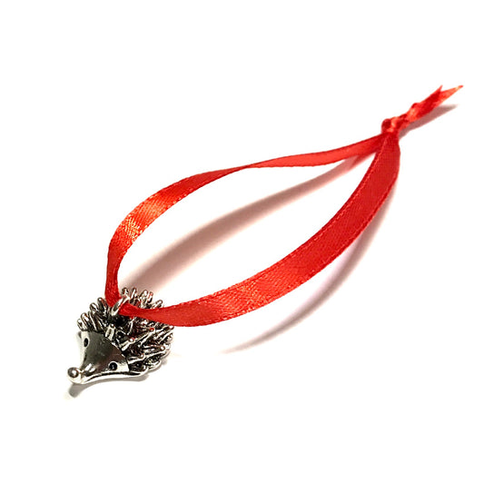 sølv-pinnsvin-mini-rød-juletrepynt