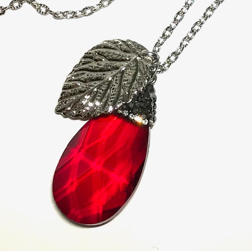 rød-glass-dråpe-sølv-smykke-halskjede
